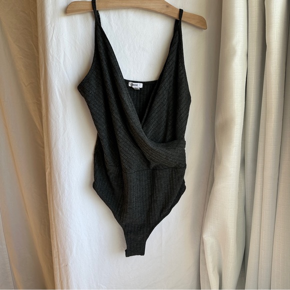 BUNDLE/PACK of 7 Women’s Large Bodysuits Variety of Brands ALL Black Except 1 - Picture 4 of 7